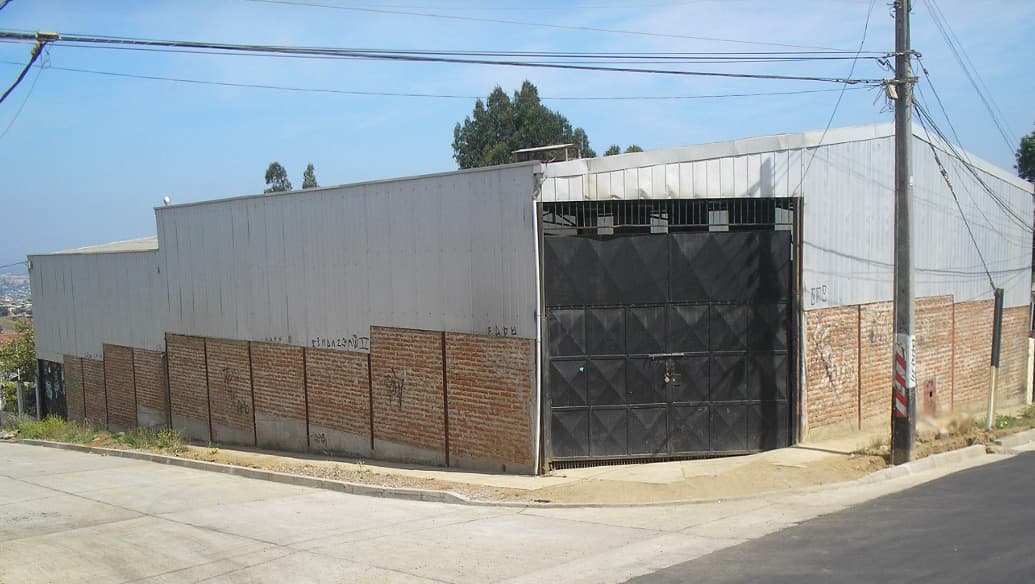 Galpón Miraflores de Santana en Viña del Mar, base operativa de 450 m² con bodega y oficinas.